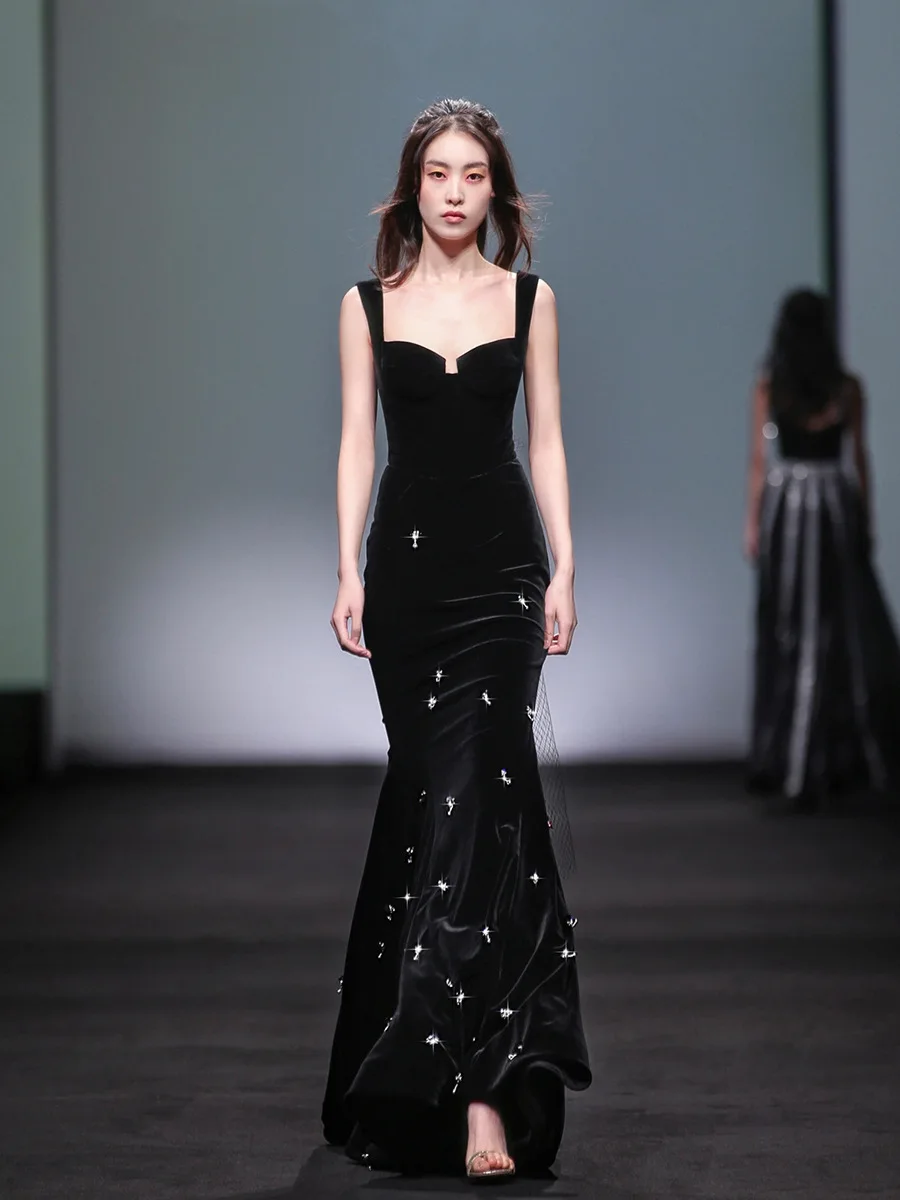 Plus Size Strap Long Sexy Mermaid Dress Women Beadings Backless Bodycon Skinny Party Birthday Banquet Velvet Evening Dress
Plus Size Strap Long Sexy Mermaid Dress Women Beadings Backless Bodycon Skinny Party Birthday Banquet Velvet Evening Dress