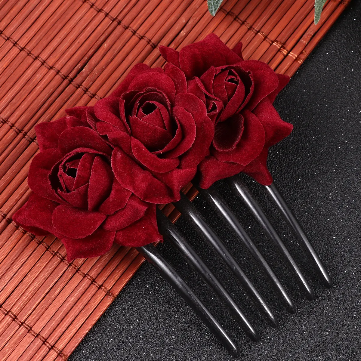 1 шт. Красивая расческа для волос с цветочным узором в виде розы, аксессуар для волос невесты на свадьбу, для подружек невесты, девочек-цветочниц, для фестивалей, фотосессий, вечеринок
1 шт. Красивая расческа для волос с цветочным узором в виде розы, аксессуар для волос невесты на свадьбу, для подружек невесты, девочек-цветочниц, для фестивалей, фотосессий, вечеринок