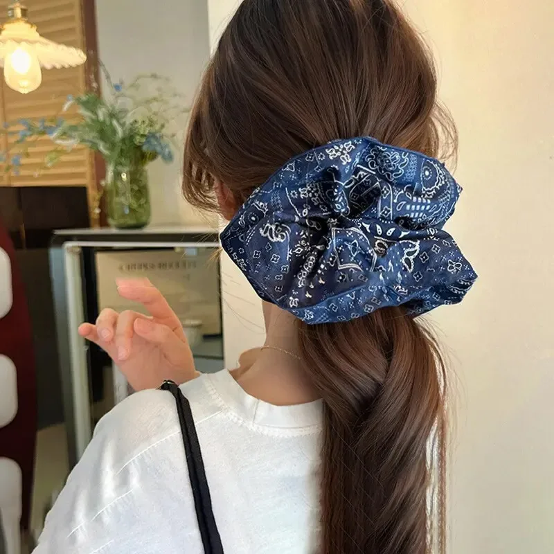 High elastic hair band, fashionable retro printed hair band, high quality retro hair accessories
High elastic hair band, fashionable retro printed hair band, high quality retro hair accessories
