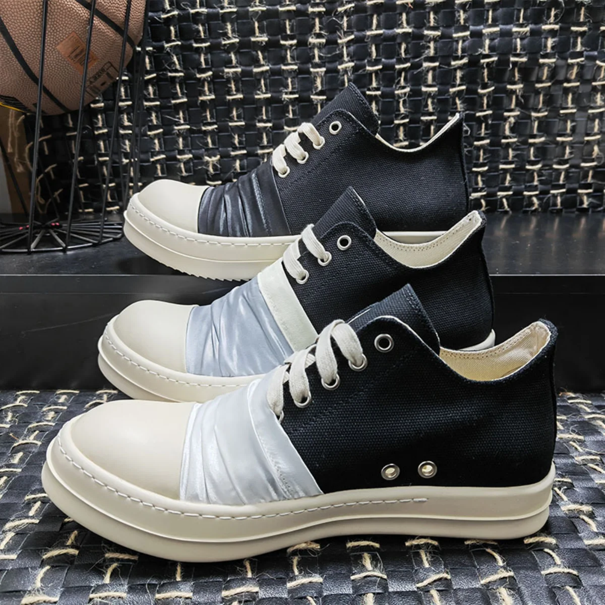 Brand R-o Men Shoe Black Canvas Low Top Sneaker Flat White Cloth Fold Women Casual Sneaker Summer Breathable Shoes
Brand R-o Men Shoe Black Canvas Low Top Sneaker Flat White Cloth Fold Women Casual Sneaker Summer Breathable Shoes