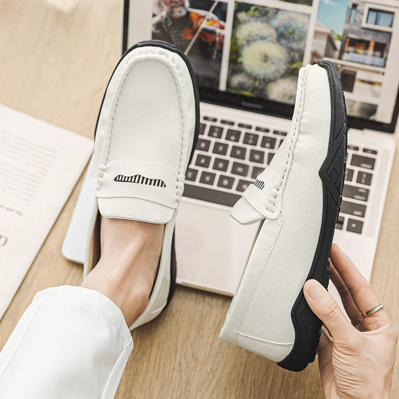 Men's Loafers in Solid Color Soft Sole Slip-on Style Large Size Brand Suitable for Spring and Autumn Casual Walking Loafers.
Men's Loafers in Solid Color Soft Sole Slip-on Style Large Size Brand Suitable for Spring and Autumn Casual Walking Loafers.