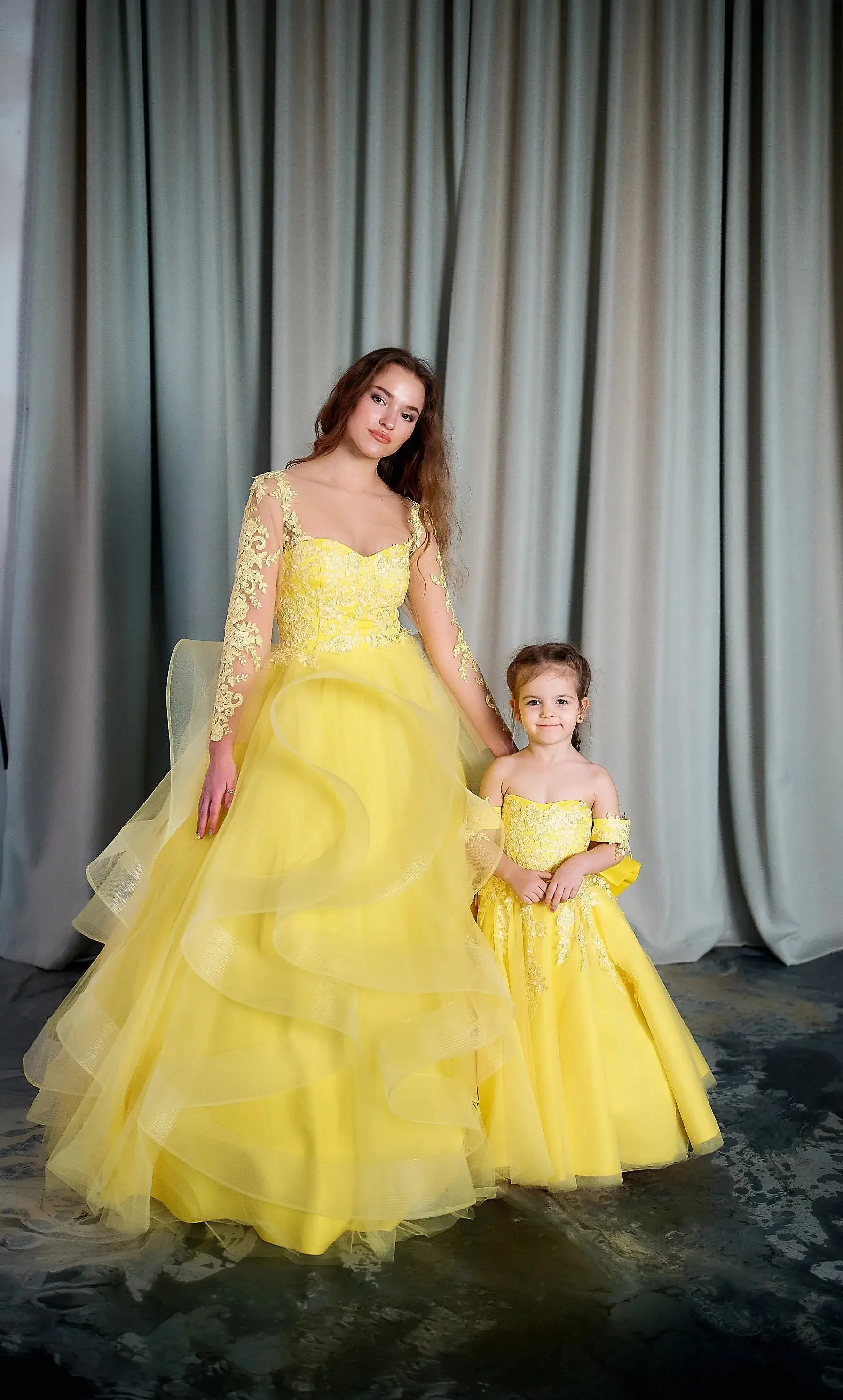 Yellow Customized Flower Girl Dress For Wedding Tulle Lace Applique Bow Mother Daughter Matching First Communion Ball Gowns
Yellow Customized Flower Girl Dress For Wedding Tulle Lace Applique Bow Mother Daughter Matching First Communion Ball Gowns