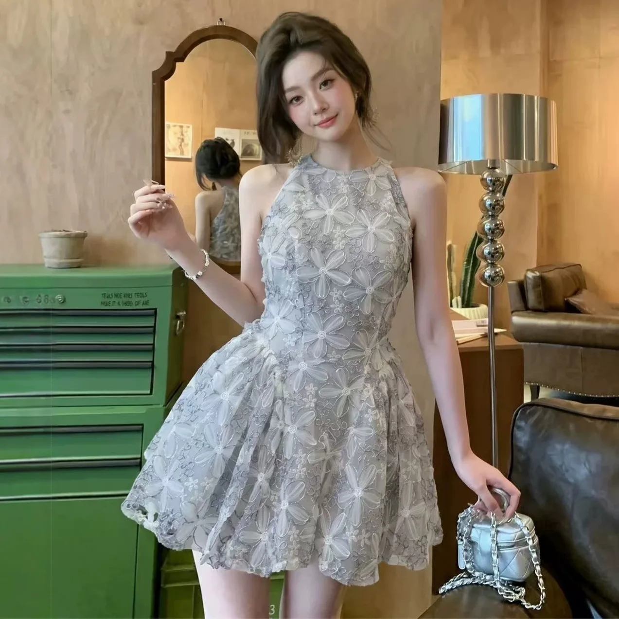 Elegant Retro Flower Embroidered Puffy Dress Round Neck Sleeveless Slim Fit Hight Waist A-line Short Dress Ball Gown Evening
Elegant Retro Flower Embroidered Puffy Dress Round Neck Sleeveless Slim Fit Hight Waist A-line Short Dress Ball Gown Evening