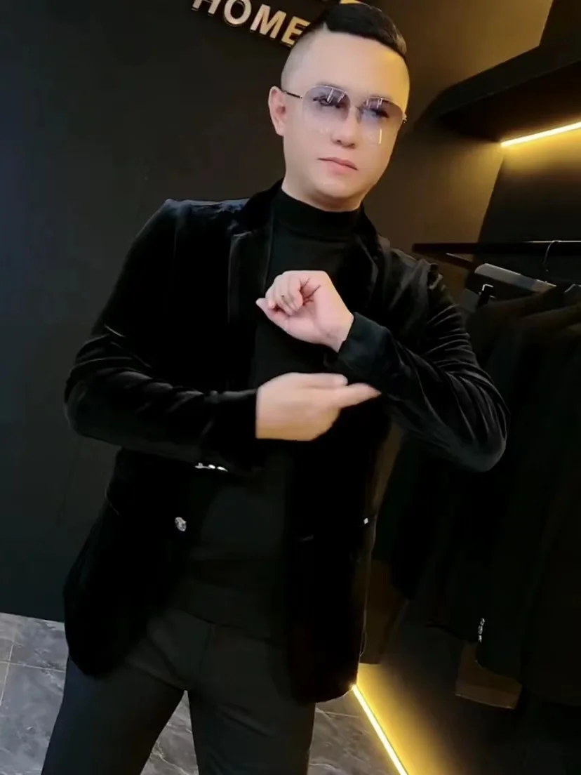 Мужской повседневный вельветовый пиджак с вышивкой, модный деловой стиль, осенняя новинка, с длинным рукавом, приталенный крой, круглый низ, двойной воротник
Мужской повседневный вельветовый пиджак с вышивкой, модный деловой стиль, осенняя новинка, с длинным рукавом, приталенный крой, круглый низ, двойной воротник