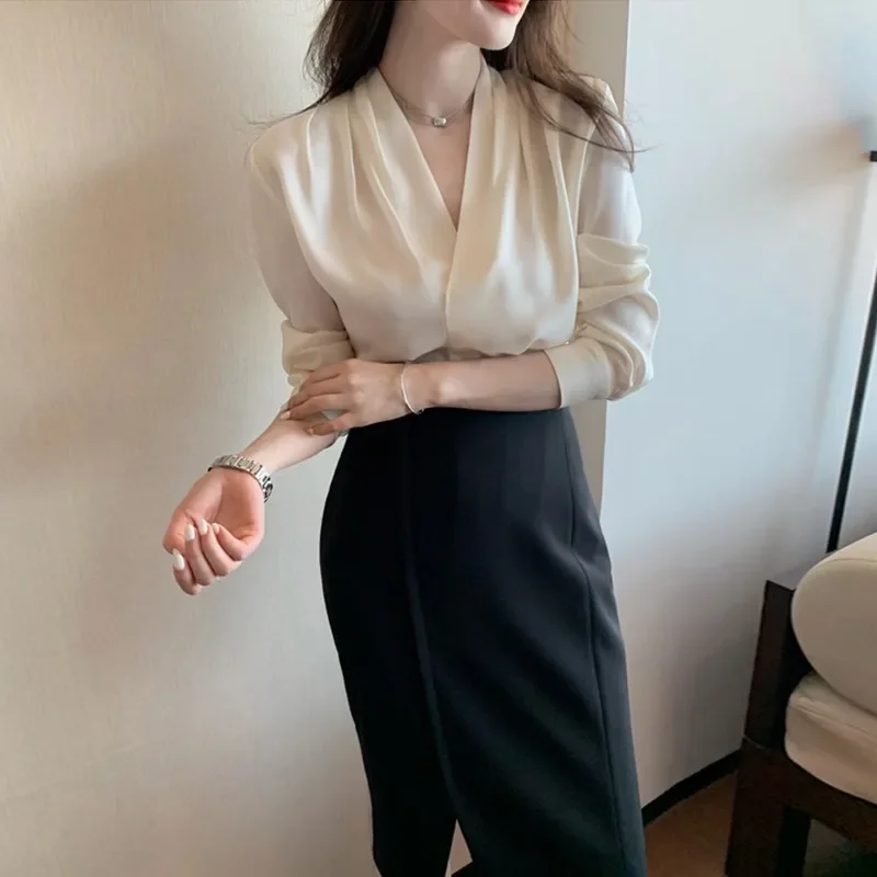 Spring New Commuting Women Skirt Slim Thin Casual Two-piece Se Fashion Temperament Package Hip Skirt V-neck Ventilate Top
Spring New Commuting Women Skirt Slim Thin Casual Two-piece Se Fashion Temperament Package Hip Skirt V-neck Ventilate Top