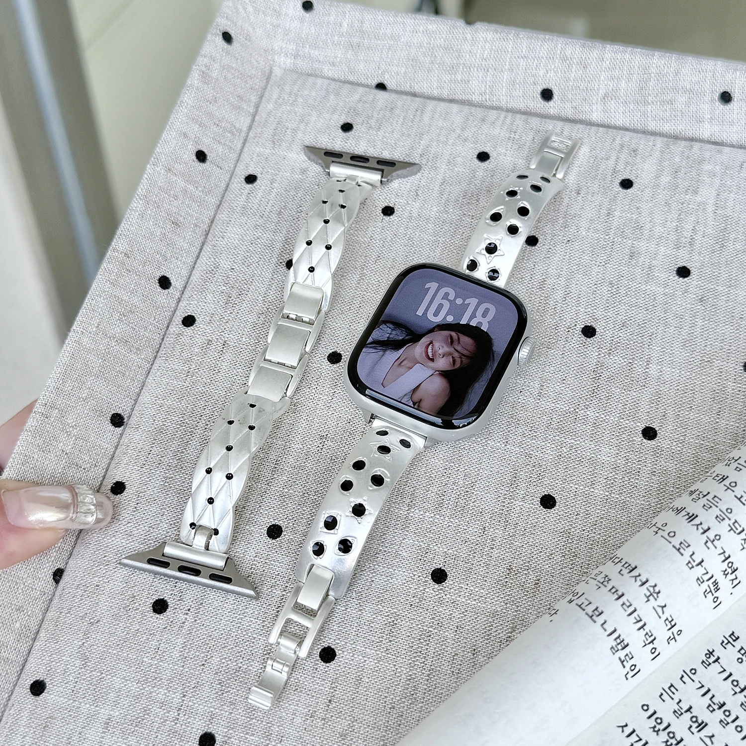 Dot Creative Bracelet Strap for Apple Watch 49 46 45 44 42 41 40mm Cute Girl Strap for iWatch S11 10 9 8 7 SE-1
Dot Creative Bracelet Strap for Apple Watch 49 46 45 44 42 41 40mm Cute Girl Strap for iWatch S11 10 9 8 7 SE-1