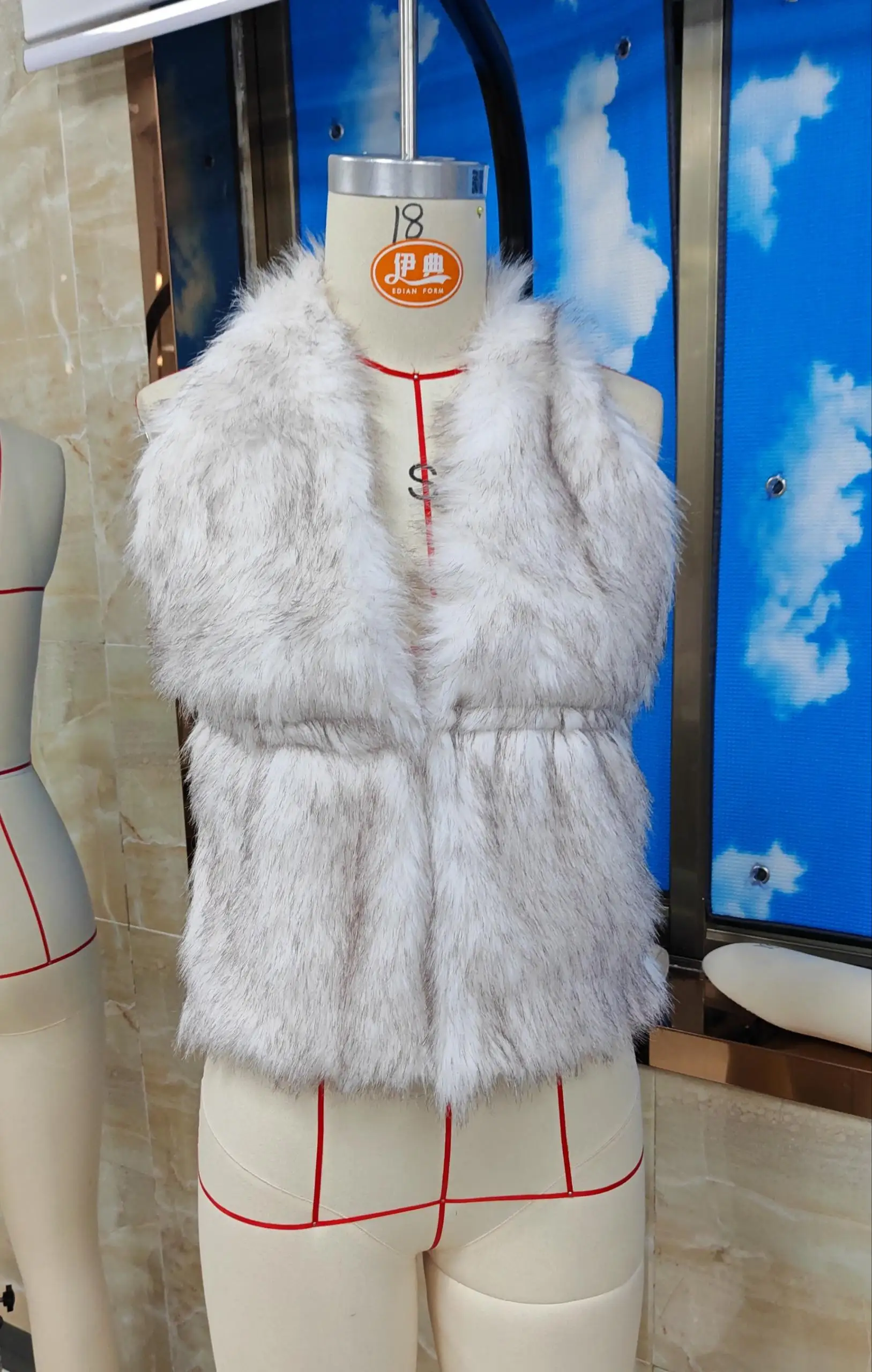 Women's Faux Fur Vest Sleeveless Solid Color Deep V Neck Backless Winter Casual Jacket
Women's Faux Fur Vest Sleeveless Solid Color Deep V Neck Backless Winter Casual Jacket