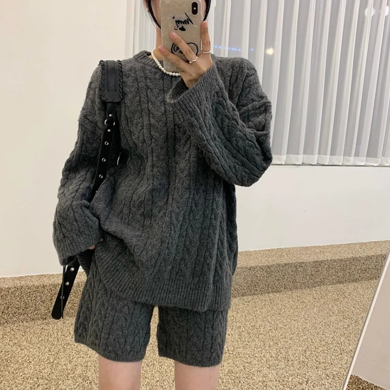 New Spring Retro Loose Knit Two Piece Set Women O-neck Long Sleeved Sweater+High Waist Straight Shorts Knitted Female Outfit
New Spring Retro Loose Knit Two Piece Set Women O-neck Long Sleeved Sweater+High Waist Straight Shorts Knitted Female Outfit