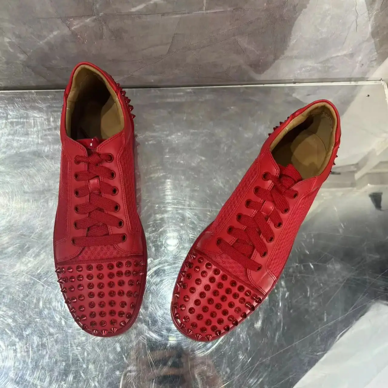 Running Designer Style Rivets Lace-Up Flat Sole Casual Sports Shoes Red Leather Breathable Sneakers Unisex Men Women Size 35-48
Running Designer Style Rivets Lace-Up Flat Sole Casual Sports Shoes Red Leather Breathable Sneakers Unisex Men Women Size 35-48