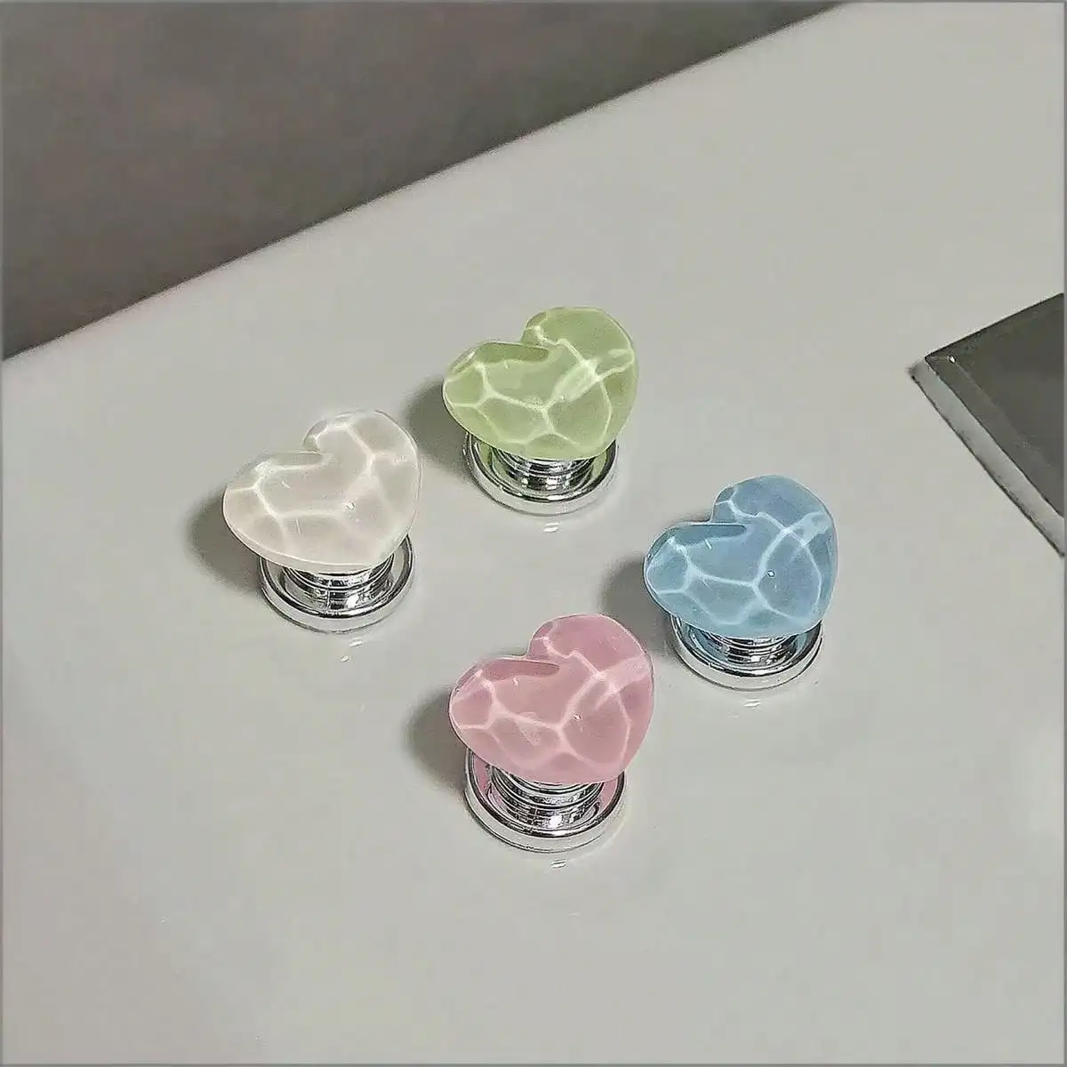 Separate Toilet Flush Button, Specially Designed For Long Nails/Manicure Users, Convenient To Press The Flush Button Without Damaging Nails, Heart-Shaped Water Ripple Design Adds Aesthetic To Bathroom, Can Also Be Used As Drawer Knob Decor
Separate Toilet Flush Button, Specially Designed For Long Nails/Manicure Users, Convenient To Press The Flush Button Without Damaging Nails, Heart-Shaped Water Ripple Design Adds Aesthetic To Bathroom, Can Also Be Used As Drawer Knob Decor
