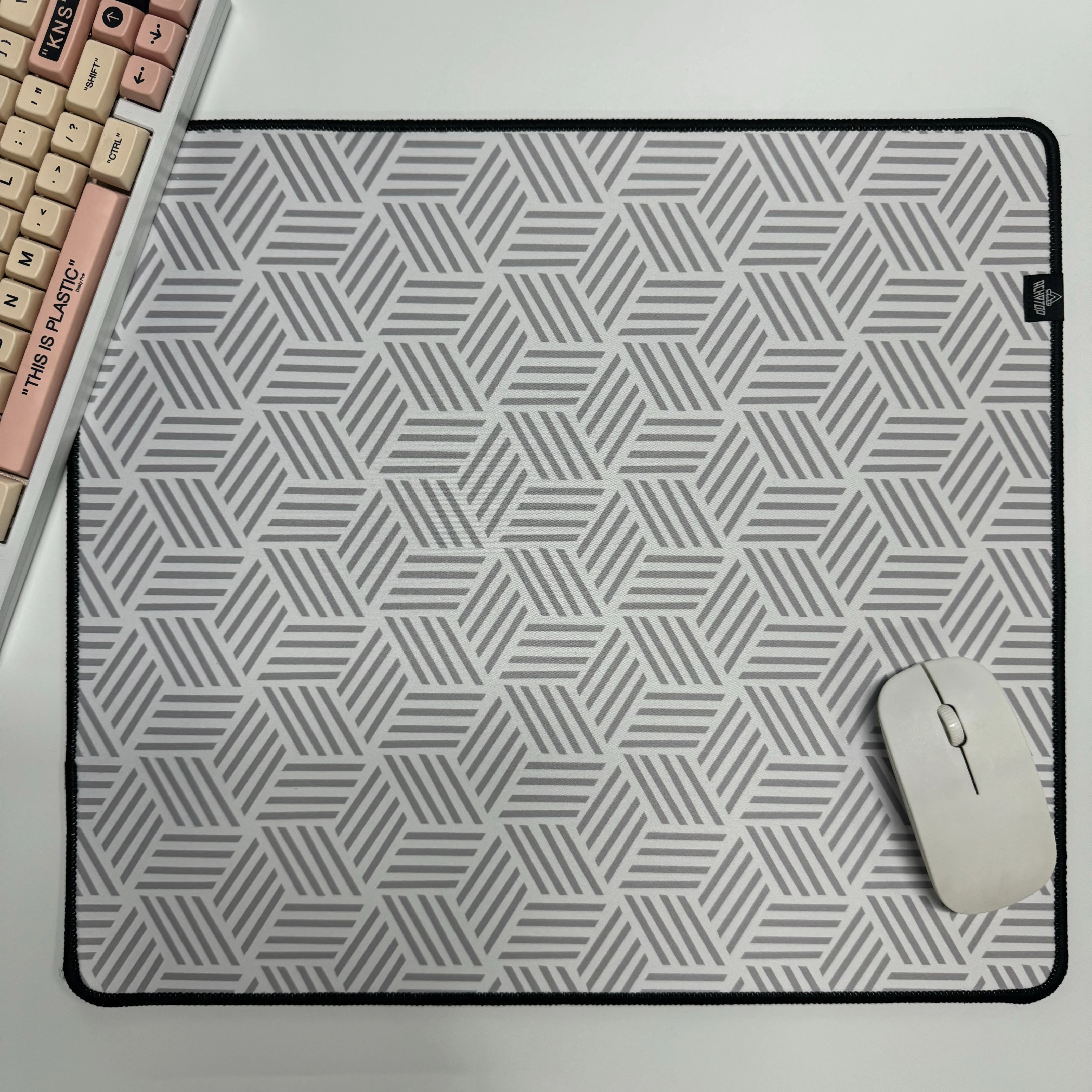 Control Mouse Mat White Mouse Pad 400X450MM Speed Gaming Mousepad Locking Edge E-Sports Mouse Pad Game Professional Desk Mats
Control Mouse Mat White Mouse Pad 400X450MM Speed Gaming Mousepad Locking Edge E-Sports Mouse Pad Game Professional Desk Mats