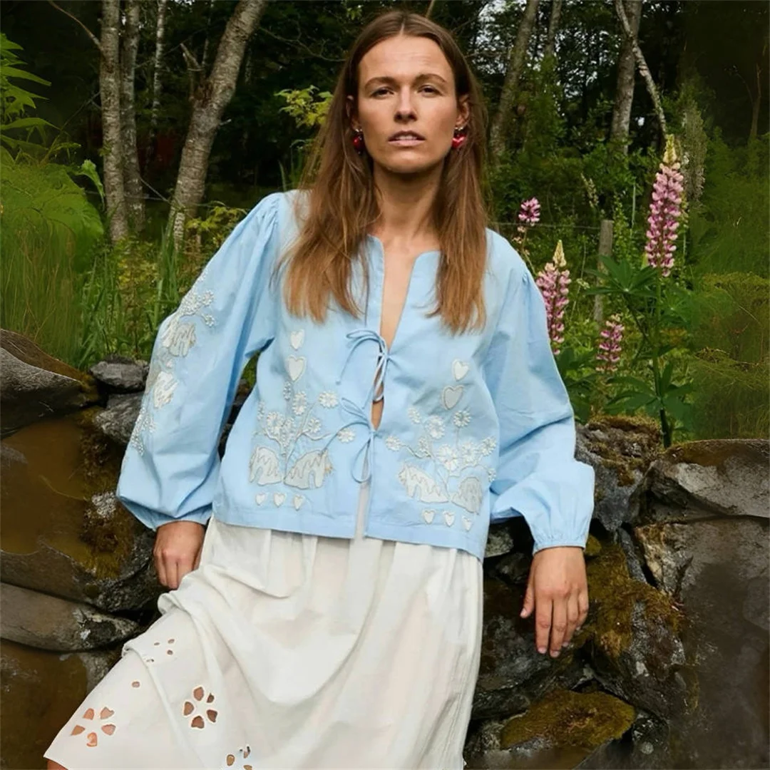 Siss Blue Embroidered Loose Shirt French Style Cotton Long Sleeve V-Neck Women's Open Cardigan Slimming Effect Spring 2026
Siss Blue Embroidered Loose Shirt French Style Cotton Long Sleeve V-Neck Women's Open Cardigan Slimming Effect Spring 2026