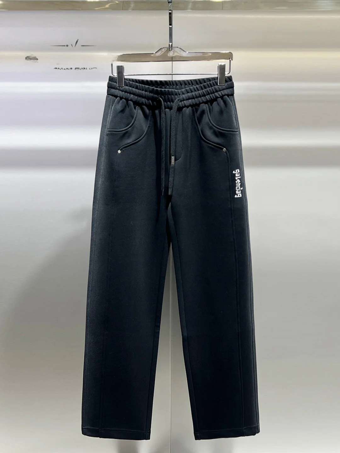 Мужские повседневные брюки прямого кроя: осенне-зимние, модные, с градиентом, свободные, спортивные, с вышивкой, удобные, универсальные
Мужские повседневные брюки прямого кроя: осенне-зимние, модные, с градиентом, свободные, спортивные, с вышивкой, удобные, универсальные