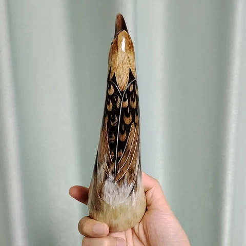 Handcrafted Genuine Horn Sculpture Polished Parrot OX Horn Statue Decorative Heart to Express Love Statue Ornaments Home Decor