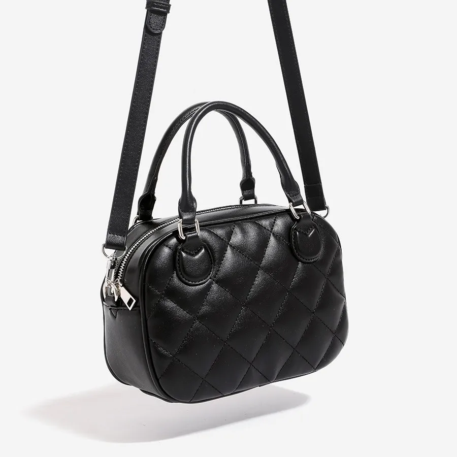 Bowling bag, women's new commuting handbag, versatile diamond grid Boston bag, single shoulder crossbody bag
Bowling bag, women's new commuting handbag, versatile diamond grid Boston bag, single shoulder crossbody bag