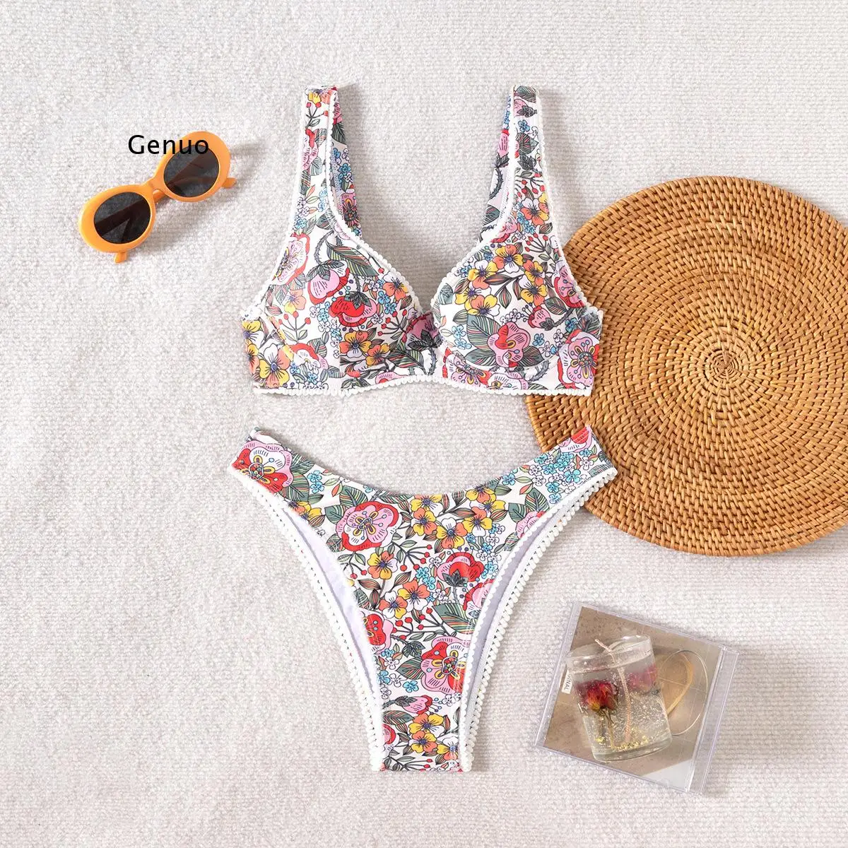 Винтажный комплект бикини с цветочным принтом и кружевной отделкой, плавки с высокой посадкой
Винтажный комплект бикини с цветочным принтом и кружевной отделкой, плавки с высокой посадкой