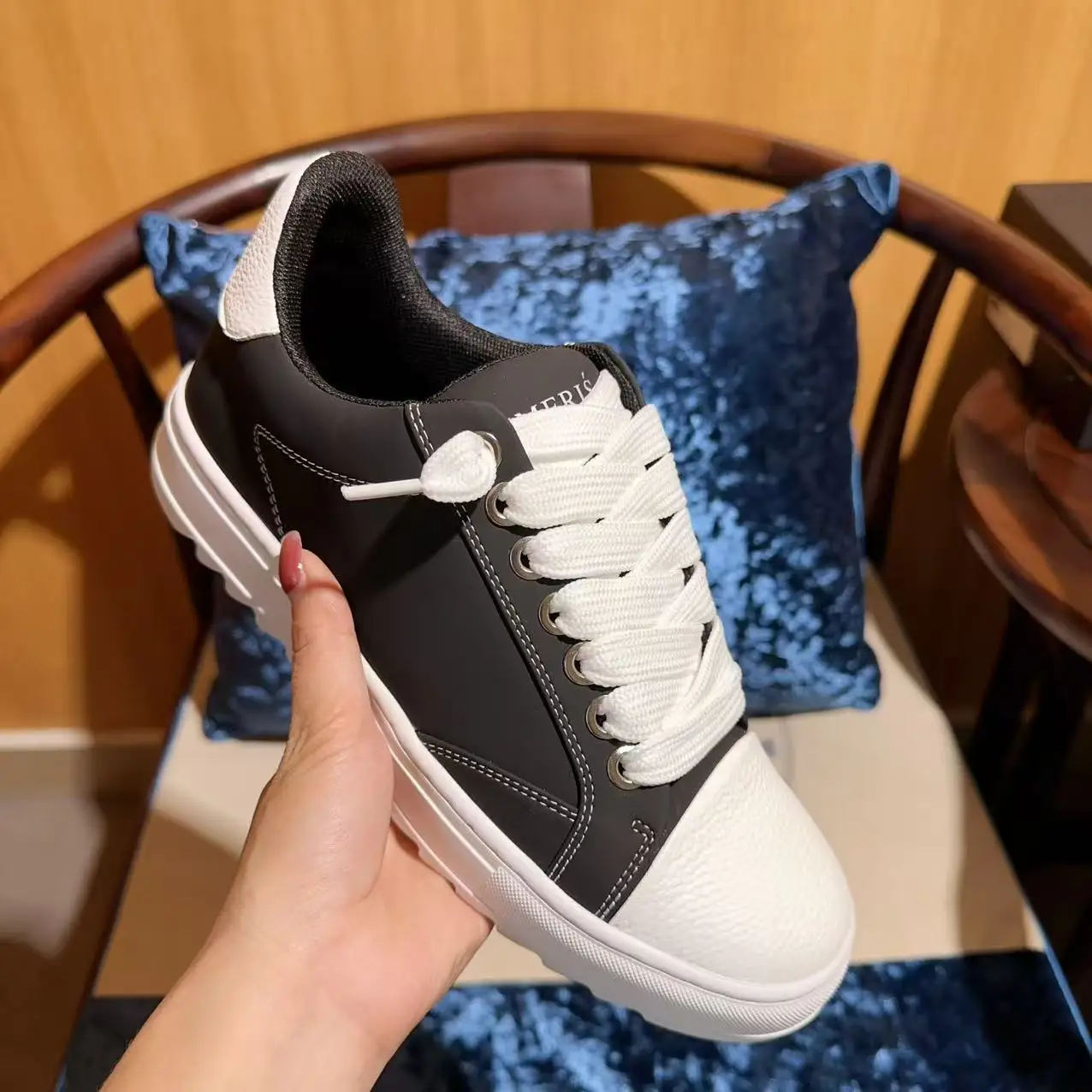 Women and men NBest-selling digital sports casual shoes, suitable for both , with high and large sizes, high-end skate shoes.
Women and men NBest-selling digital sports casual shoes, suitable for both , with high and large sizes, high-end skate shoes.