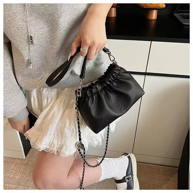 Women Small PU Leather Bucket Shoulder Bag 2025 New Luxury Crossbody Bag Female Short Handle Chain Handbags and Purses
Women Small PU Leather Bucket Shoulder Bag 2025 New Luxury Crossbody Bag Female Short Handle Chain Handbags and Purses