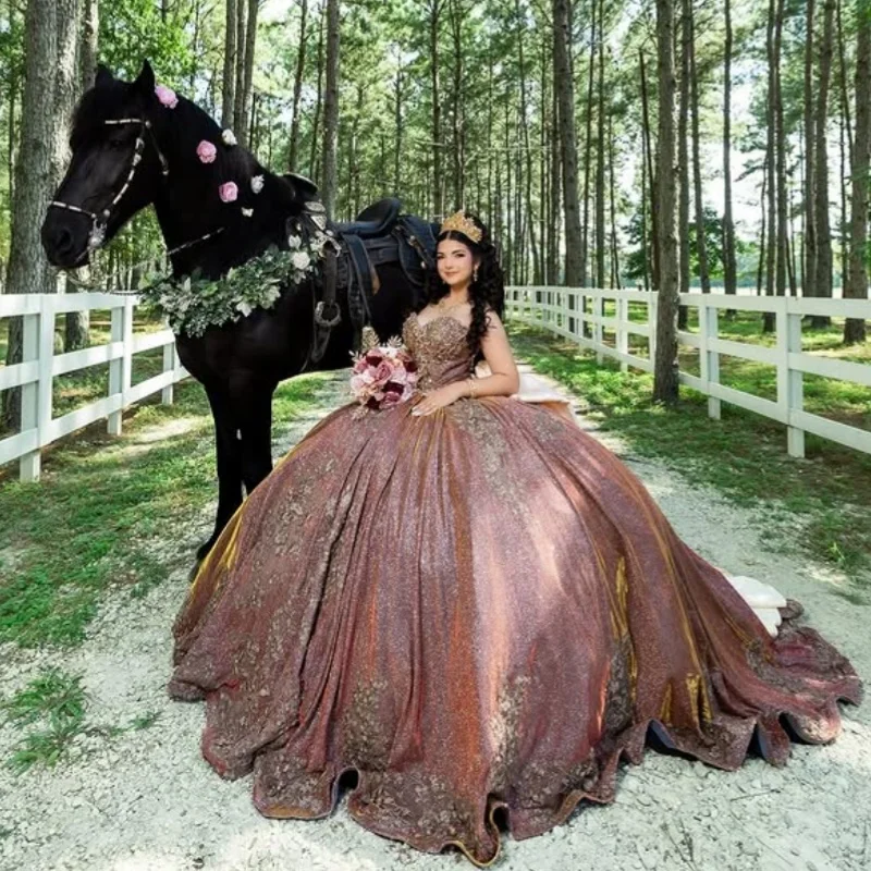 Блестящее розовое золото, платье Quinceanera с открытыми плечами, блестящая цветочная наклейка, платья de 15, Quinceanera Настроить
Блестящее розовое золото, платье Quinceanera с открытыми плечами, блестящая цветочная наклейка, платья de 15, Quinceanera Настроить
