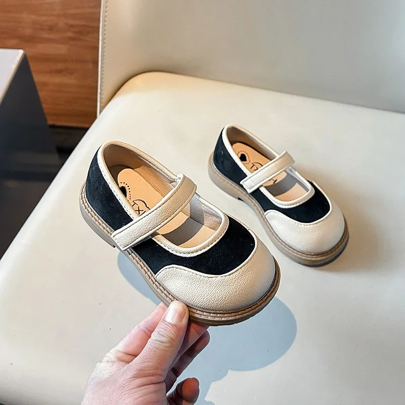 Girls' leather shoes, princess shoes, spring 2024 black soft soled girls' single shoes, children's small leather shoes
Girls' leather shoes, princess shoes, spring 2024 black soft soled girls' single shoes, children's small leather shoes