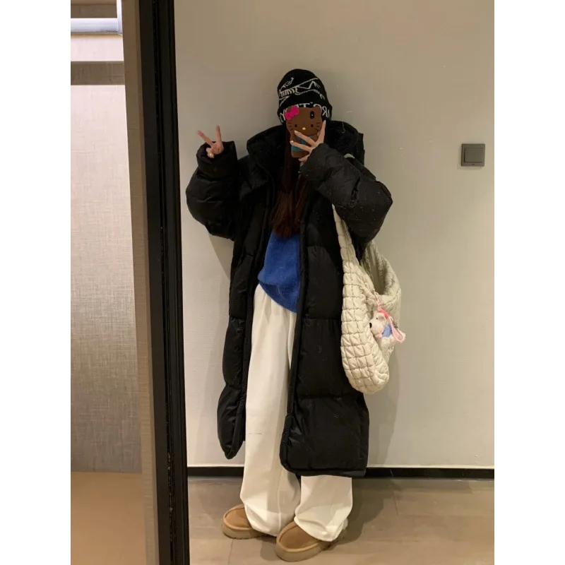 Новая женская зимняя утолщенная хлопковая стеганая куртка среднего и длинного размера с капюшоном, свободная пуховая куртка на хлопковой подкладке
Новая женская зимняя утолщенная хлопковая стеганая куртка среднего и длинного размера с капюшоном, свободная пуховая куртка на хлопковой подкладке