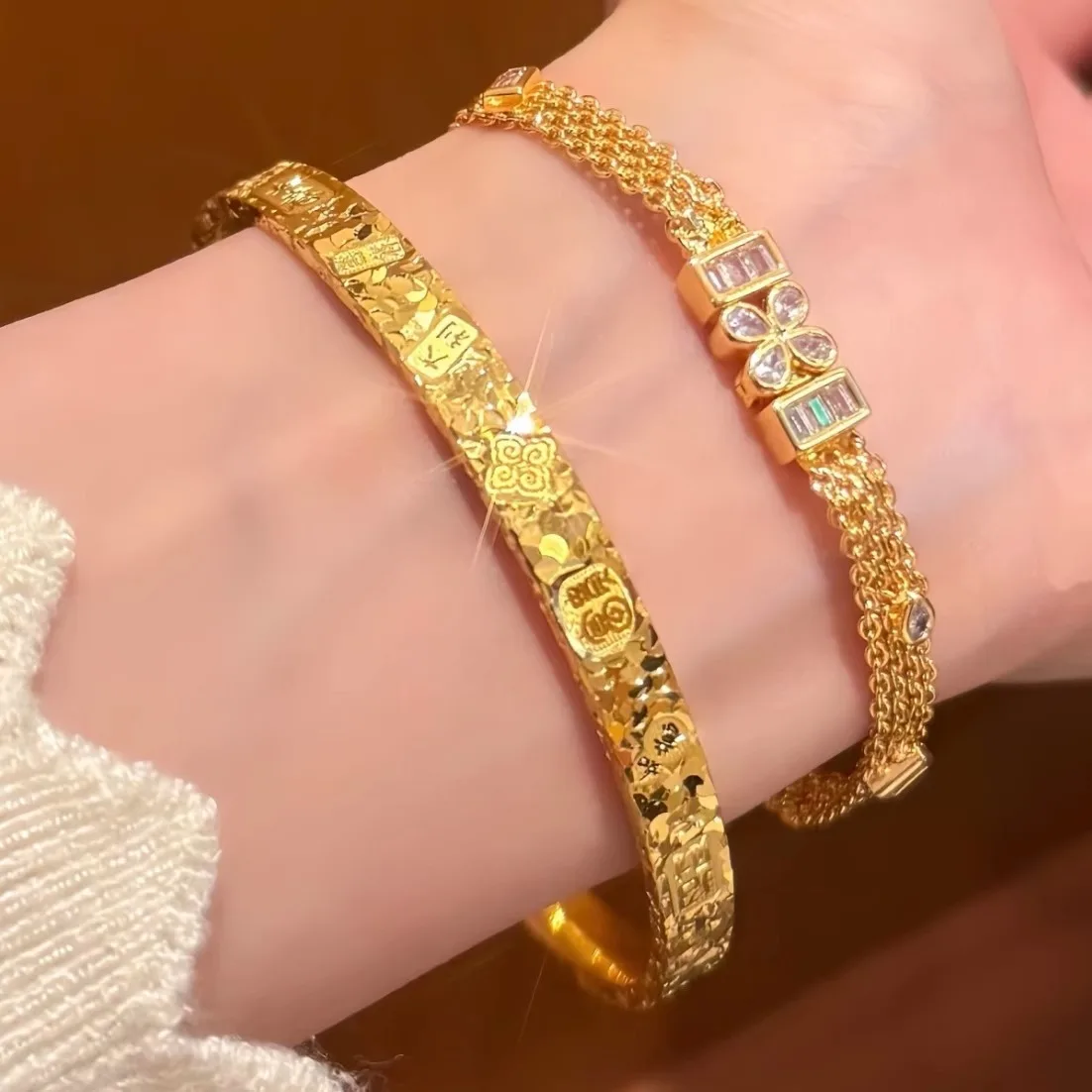 Women's 24K Gold "Fortune" Icy Bangle, AU999 | Diamond-accented frosty "Fu" character, glamorous statement of elegant coolness. 
Women's 24K Gold "Fortune" Icy Bangle, AU999 | Diamond-accented frosty "Fu" character, glamorous statement of elegant coolness.