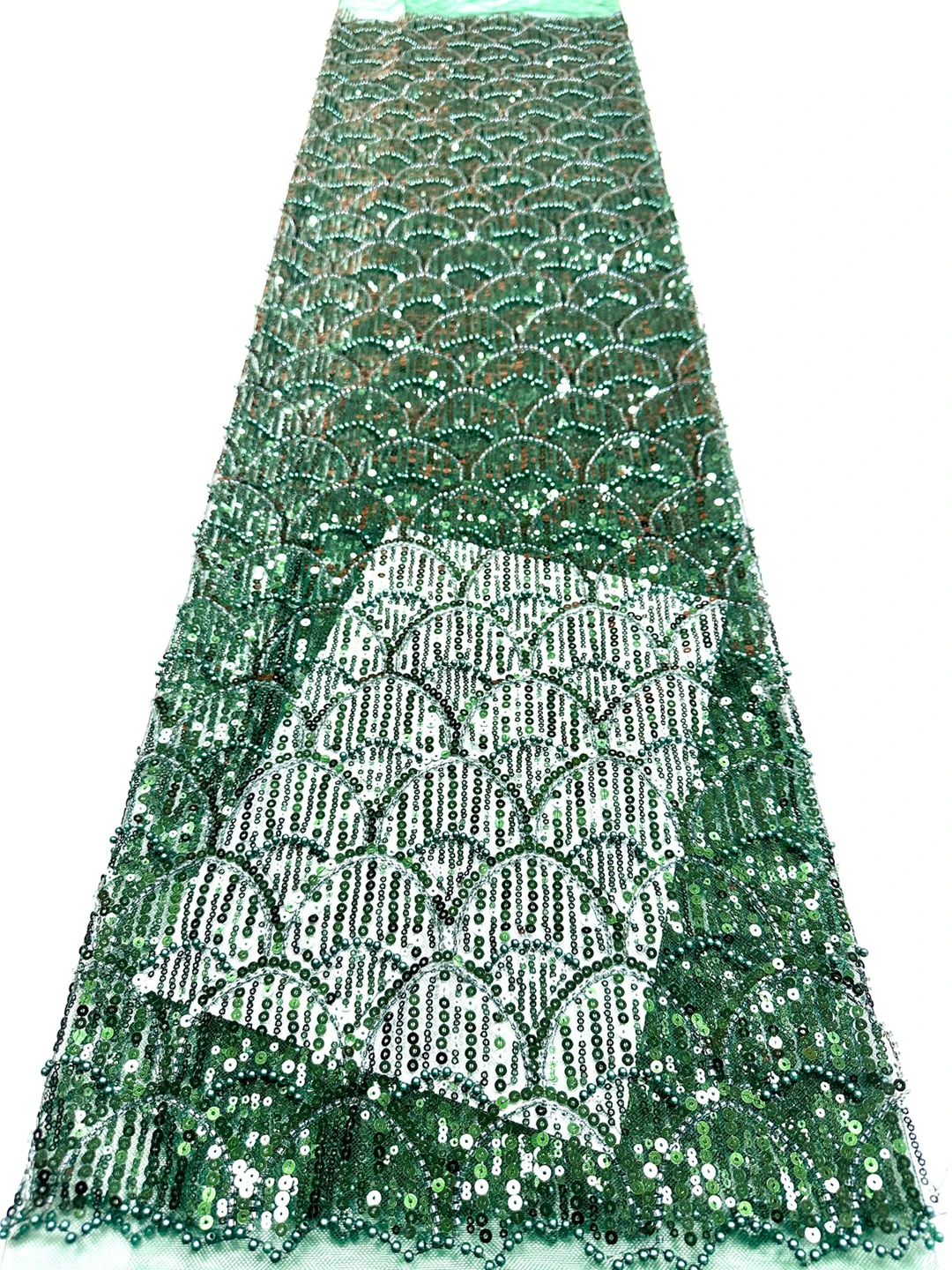 2026 African Beaded Embroidery Mesh Lace Fabric Elegant Nigerian French Sequins Tulle Lace Fabric for Women Party Dresses
2026 African Beaded Embroidery Mesh Lace Fabric Elegant Nigerian French Sequins Tulle Lace Fabric for Women Party Dresses