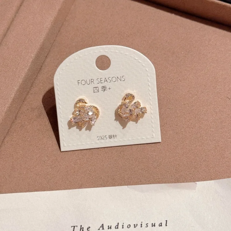 Swan Stud Earrings Light Luxury High-end Needle Stud Earrings Thousand Gold Feeling Elegant and Exquisite Temperament Fashionabl
Swan Stud Earrings Light Luxury High-end Needle Stud Earrings Thousand Gold Feeling Elegant and Exquisite Temperament Fashionabl