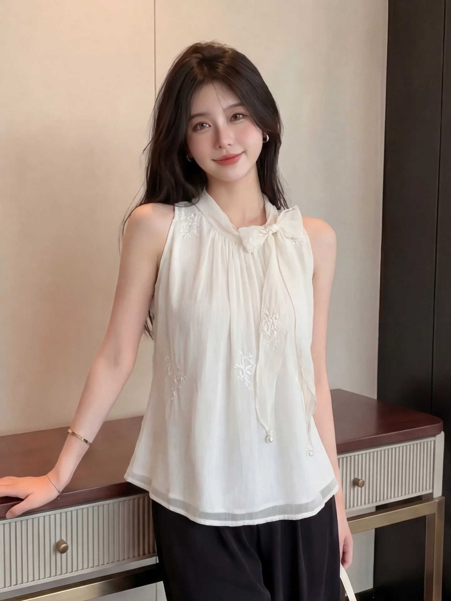 Sweet Style Shoulder Bared Sleeveless round Neck Vest for Women Summer New Fashion Hanging Neck Design with Bow Tie
Sweet Style Shoulder Bared Sleeveless round Neck Vest for Women Summer New Fashion Hanging Neck Design with Bow Tie