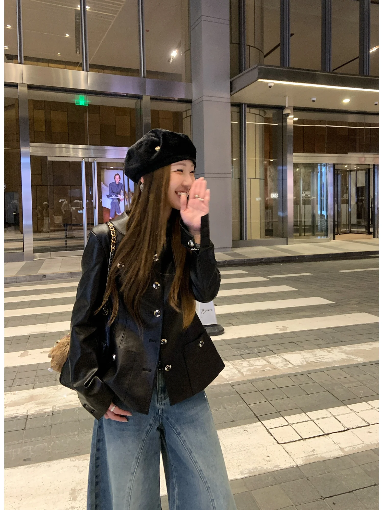 Zoneelea Original Design Faionable Bla PU Leather Jaet Women's Collar Coat Middle-Aged Sle ort Outerwear Coat
Zoneelea Original Design Faionable Bla PU Leather Jaet Women's Collar Coat Middle-Aged Sle ort Outerwear Coat