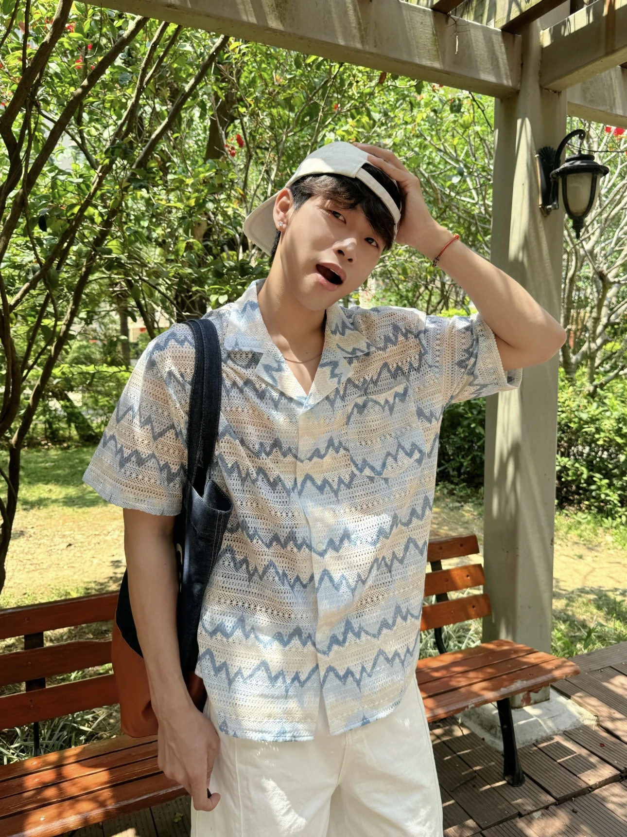American Sle Fre Hawaii Hollow out Breathable ort Sve Men's irt Summer New Beach Casual Loose Versatile irt
American Sle Fre Hawaii Hollow out Breathable ort Sve Men's irt Summer New Beach Casual Loose Versatile irt