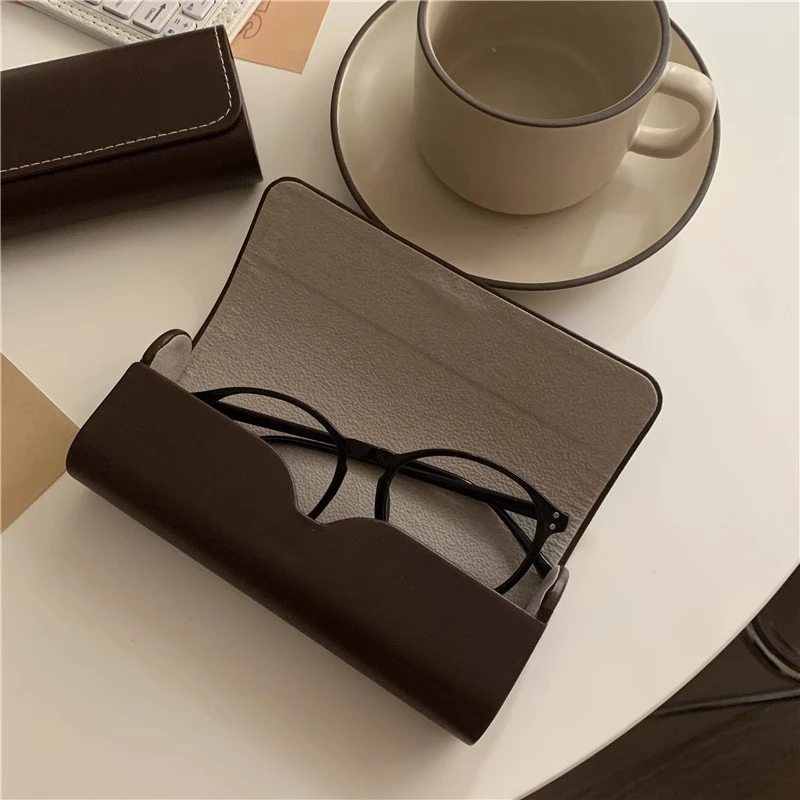Sunglasses box Japanese light portable glasses storage box for men and women 
Sunglasses box Japanese light portable glasses storage box for men and women