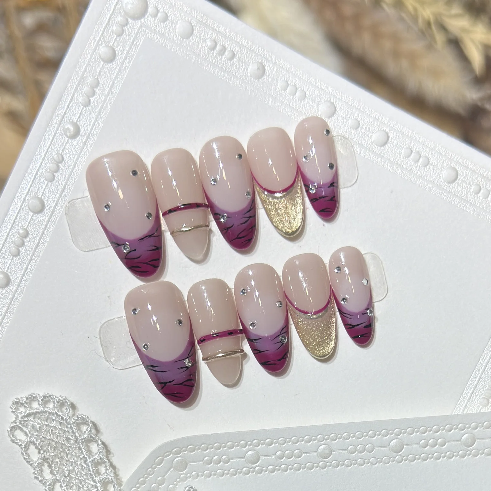 10pcs Purple French Style Press On Nails Hand-painted Glossy Cat's Eye Zebra-printed False Nails Spicy Girl Almond Fake Nail
10pcs Purple French Style Press On Nails Hand-painted Glossy Cat's Eye Zebra-printed False Nails Spicy Girl Almond Fake Nail
