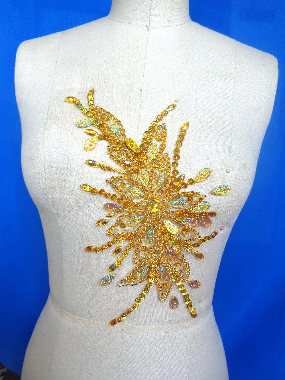 6 Color Ray-Design Tassel Beaded Sequins Rhinestone Tulle Applique Hand Stitched Embellishments Evening Dress Costumes Fabric
6 Color Ray-Design Tassel Beaded Sequins Rhinestone Tulle Applique Hand Stitched Embellishments Evening Dress Costumes Fabric