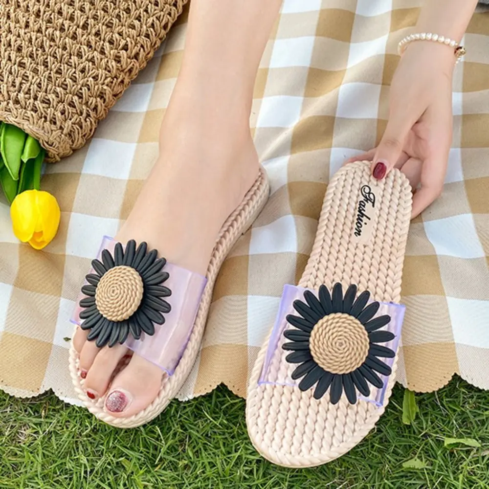 Simple Soft Sole Flower Flats Slippers Anti Slip PVC Slides Sandals Sweet Transparent Slippers for Women Summer
Simple Soft Sole Flower Flats Slippers Anti Slip PVC Slides Sandals Sweet Transparent Slippers for Women Summer