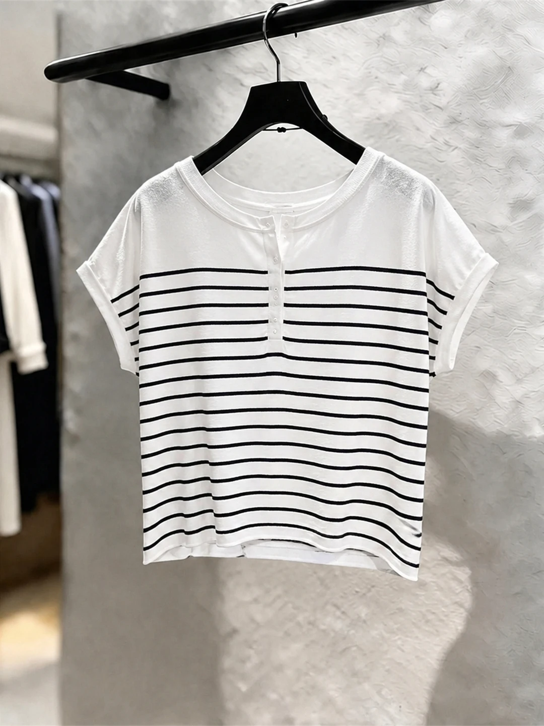 Casual Striped Top Women's Summer Commute Style Korean Version Straight Cut Short Sleeve round Neck Basic Color Block Shirt
Casual Striped Top Women's Summer Commute Style Korean Version Straight Cut Short Sleeve round Neck Basic Color Block Shirt