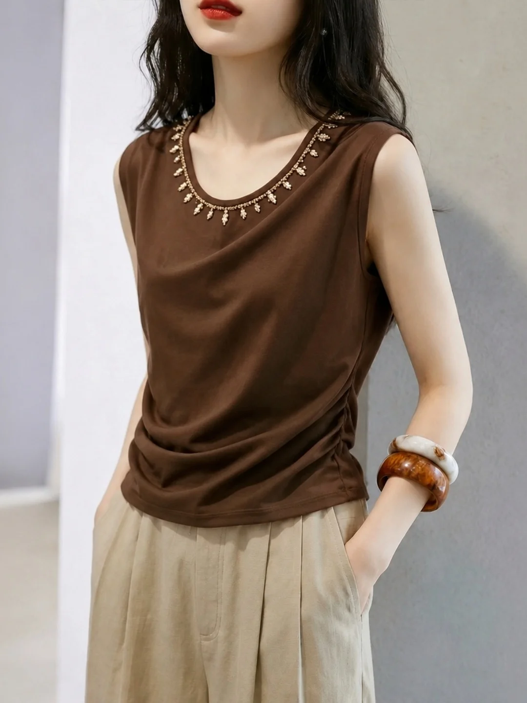 Fashionable Retro Sleeveless Vest Women's Summer Slimming All-Match Overhead Shirt Korean Style Straight Cut Silken Top
Fashionable Retro Sleeveless Vest Women's Summer Slimming All-Match Overhead Shirt Korean Style Straight Cut Silken Top