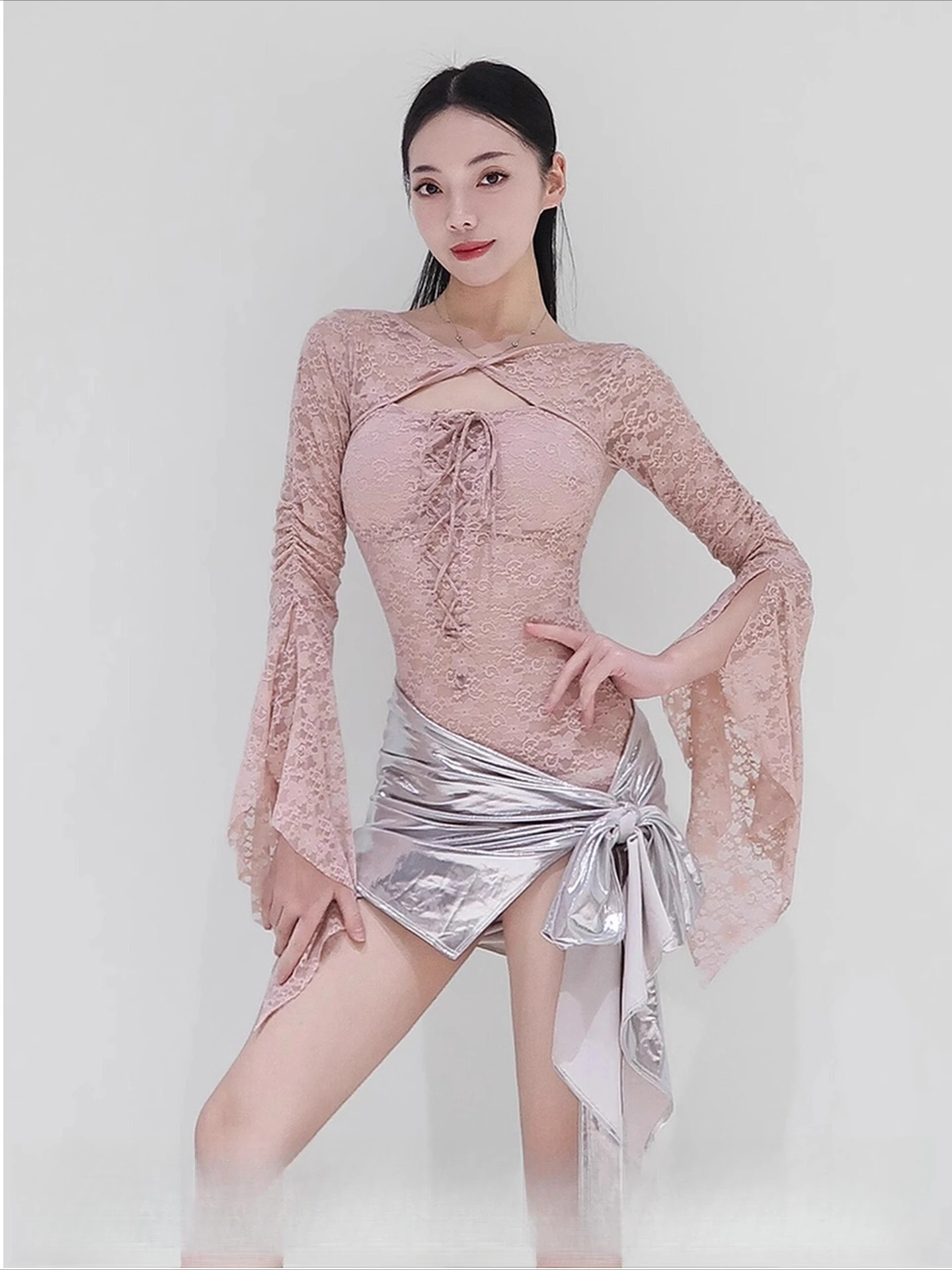UK Latin Dance Dress Pink Lace Top with Flutter Sleeves&Iridescent Skirt Two-Piece Set Slim Fit for Women Practice&Performance
UK Latin Dance Dress Pink Lace Top with Flutter Sleeves&Iridescent Skirt Two-Piece Set Slim Fit for Women Practice&Performance