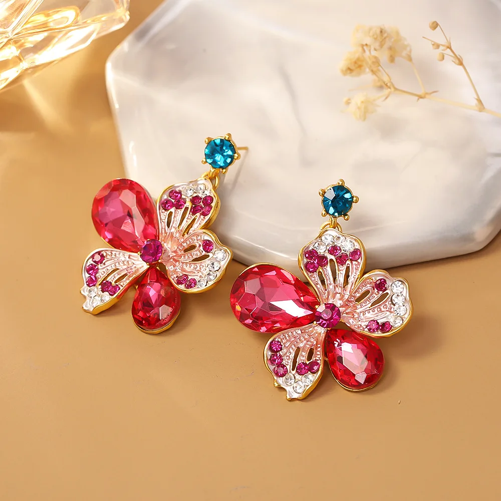 Fashionable and exquisite literary retro zircon earrings niche high-end flower earrings temperament elegant earrings for women
Fashionable and exquisite literary retro zircon earrings niche high-end flower earrings temperament elegant earrings for women