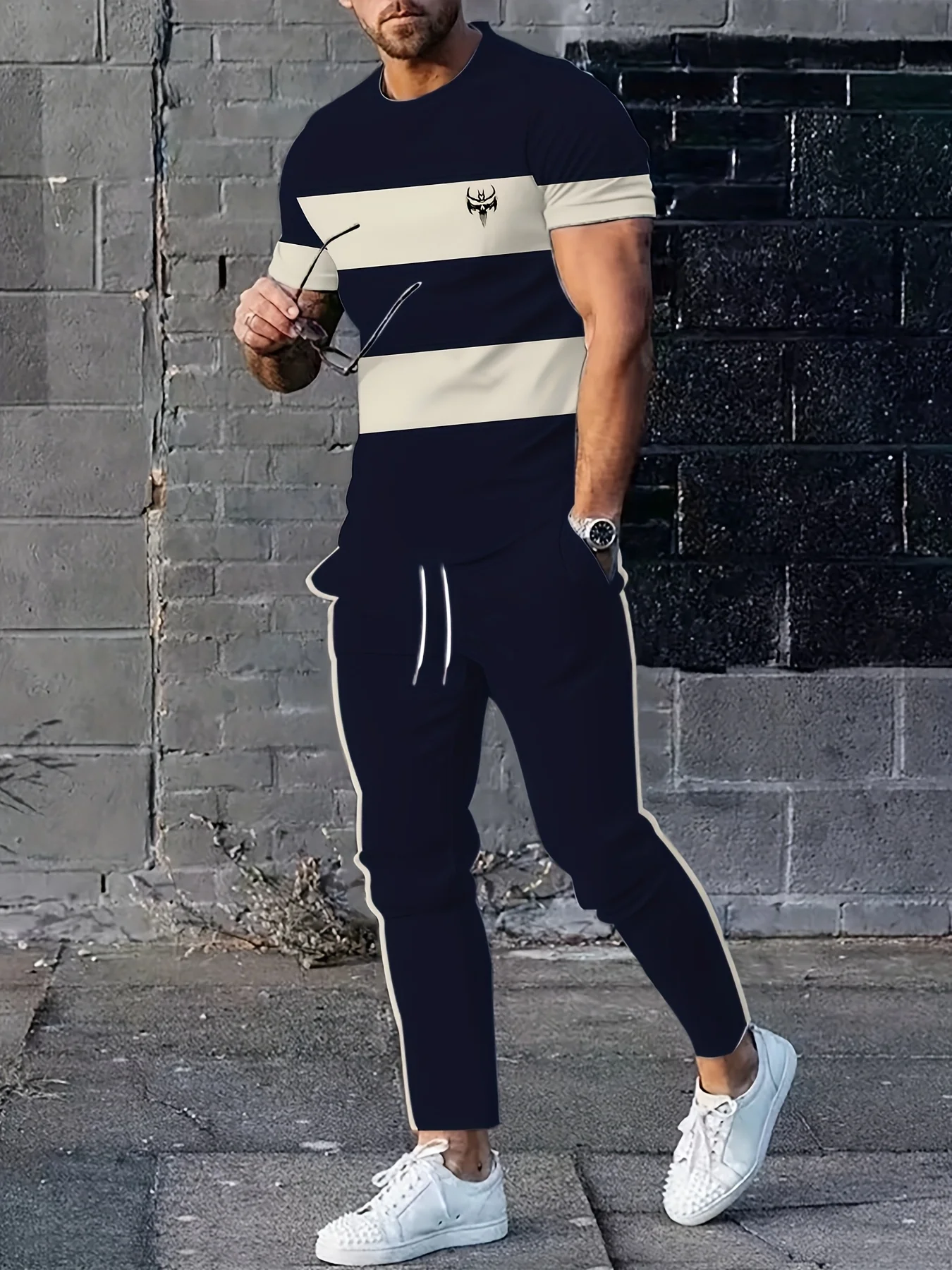 Hot selling men's summer fashion striped printed breathable round neck T-shirt and pants set outdoor casual two-piece set
Hot selling men's summer fashion striped printed breathable round neck T-shirt and pants set outdoor casual two-piece set