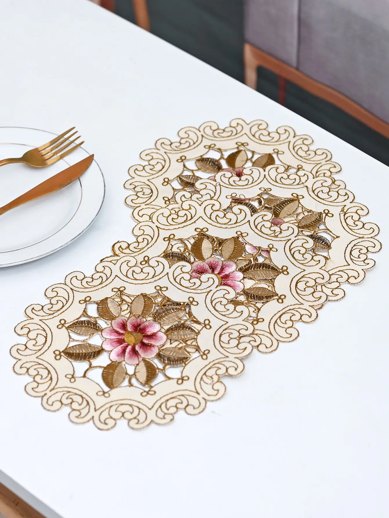 4-Pack Floral Embroidered Placemats, Beige Polyester with Gold Scroll & Hollow Cut Design
4-Pack Floral Embroidered Placemats, Beige Polyester with Gold Scroll & Hollow Cut Design