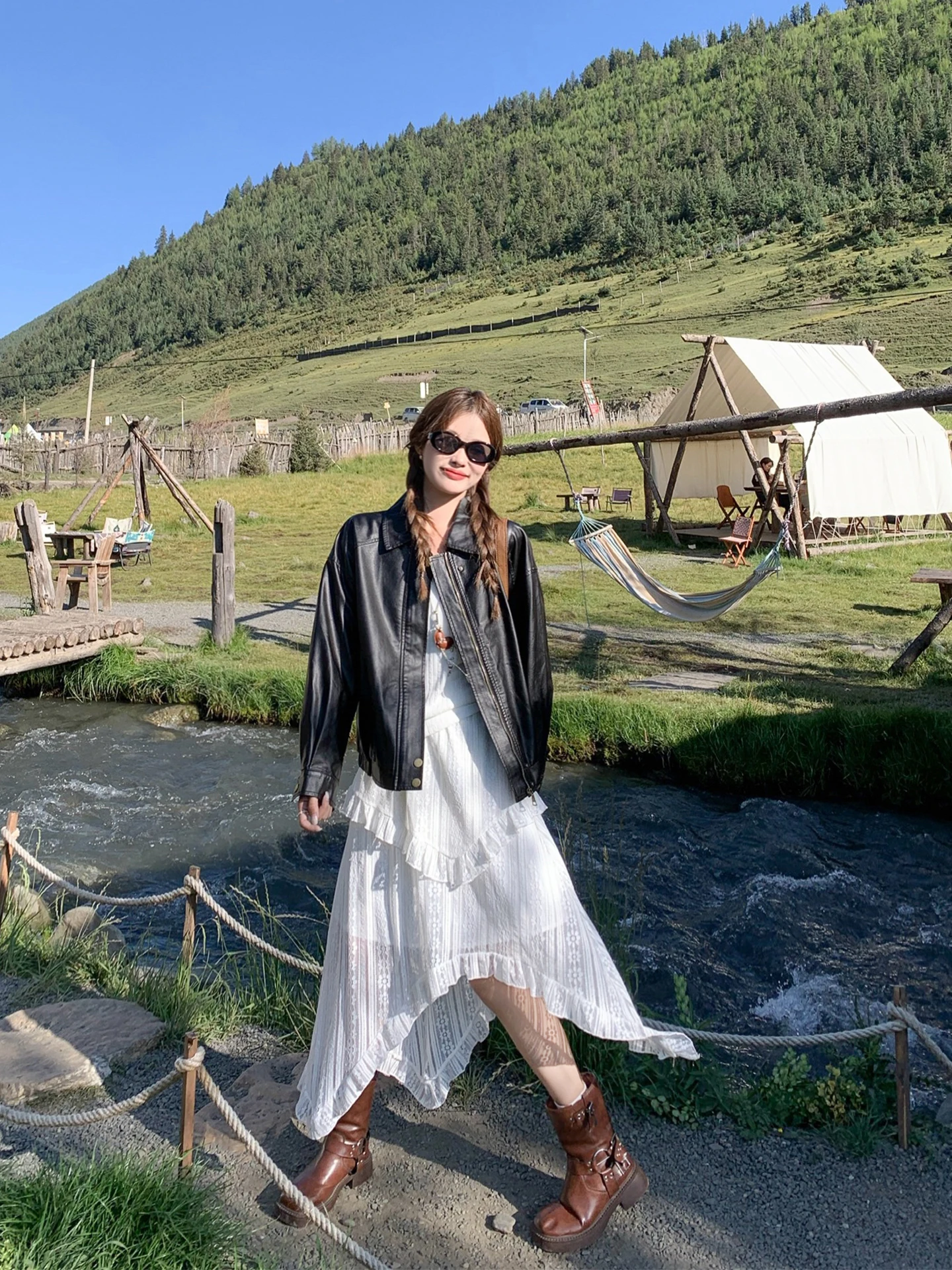 Korean Sle ort Jaet Women's Bla Leather Coat Flip Collar Early Autumn Outerwear Sli Top 2025 New Arrival
Korean Sle ort Jaet Women's Bla Leather Coat Flip Collar Early Autumn Outerwear Sli Top 2025 New Arrival