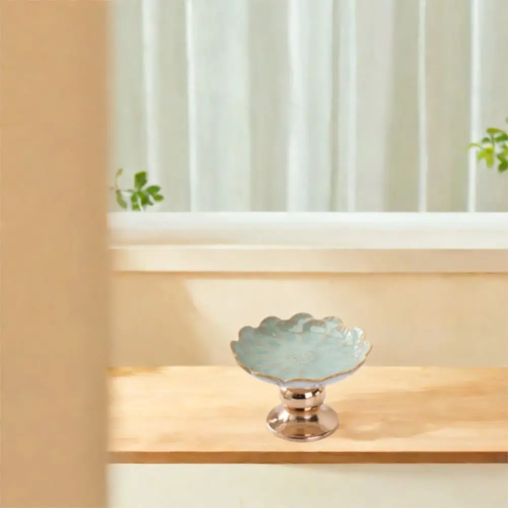 Creative European Style Ceramics Candle Stand Light Luxury Romantic Candle Holder Exquisite Candlestick Desktop
Creative European Style Ceramics Candle Stand Light Luxury Romantic Candle Holder Exquisite Candlestick Desktop