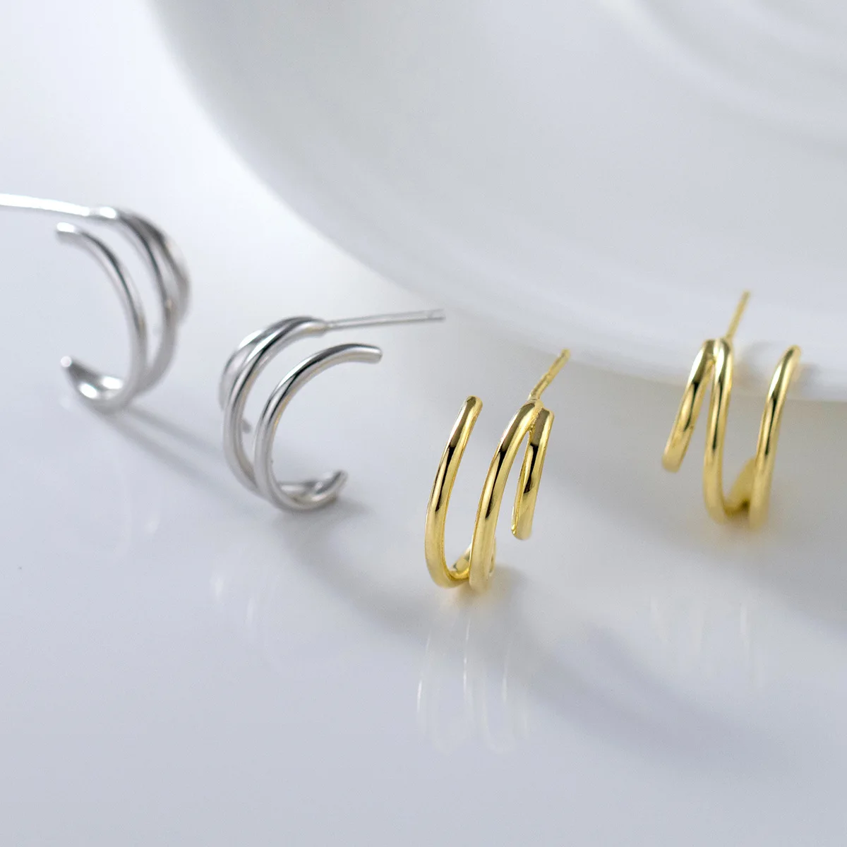 100% 925 Sterling Silver Geometric Earrings for Woman Girl Simple Arc Three Layer Lines Design Jewelry Party Gift Dropshipping
100% 925 Sterling Silver Geometric Earrings for Woman Girl Simple Arc Three Layer Lines Design Jewelry Party Gift Dropshipping