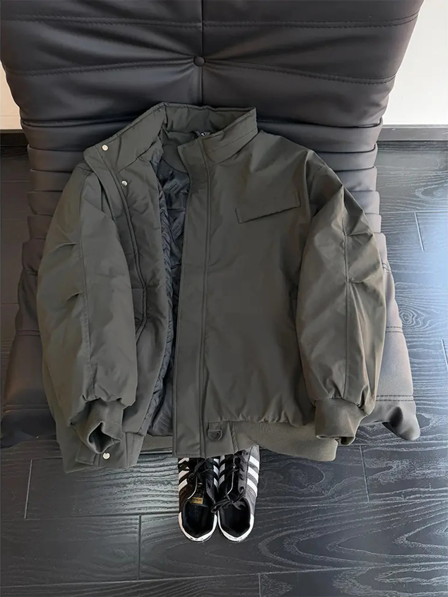 Американская утепленная куртка-бомбер для пилотов, мужская зимняя ветрозащитная и водонепроницаемая куртка из полиэфирного волокна с длинными рукавами
Американская утепленная куртка-бомбер для пилотов, мужская зимняя ветрозащитная и водонепроницаемая куртка из полиэфирного волокна с длинными рукавами