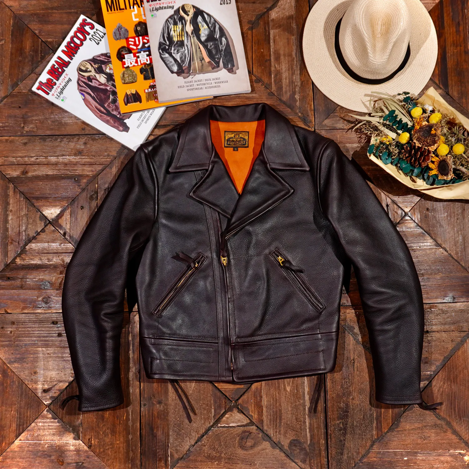 Heavy classic replica cowhide cable-stayed locomotive leather jacket
Heavy classic replica cowhide cable-stayed locomotive leather jacket
