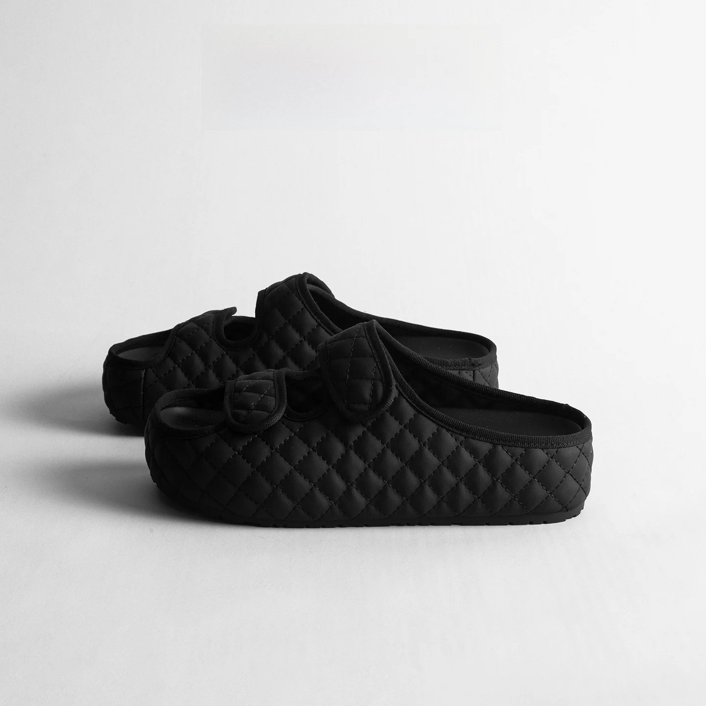 Thick Bottom Slip-On Sandals Women's Casual Black Platform Clog Shoes Diamond Pattern Magic Tape Buckle Summer Flats
Thick Bottom Slip-On Sandals Women's Casual Black Platform Clog Shoes Diamond Pattern Magic Tape Buckle Summer Flats