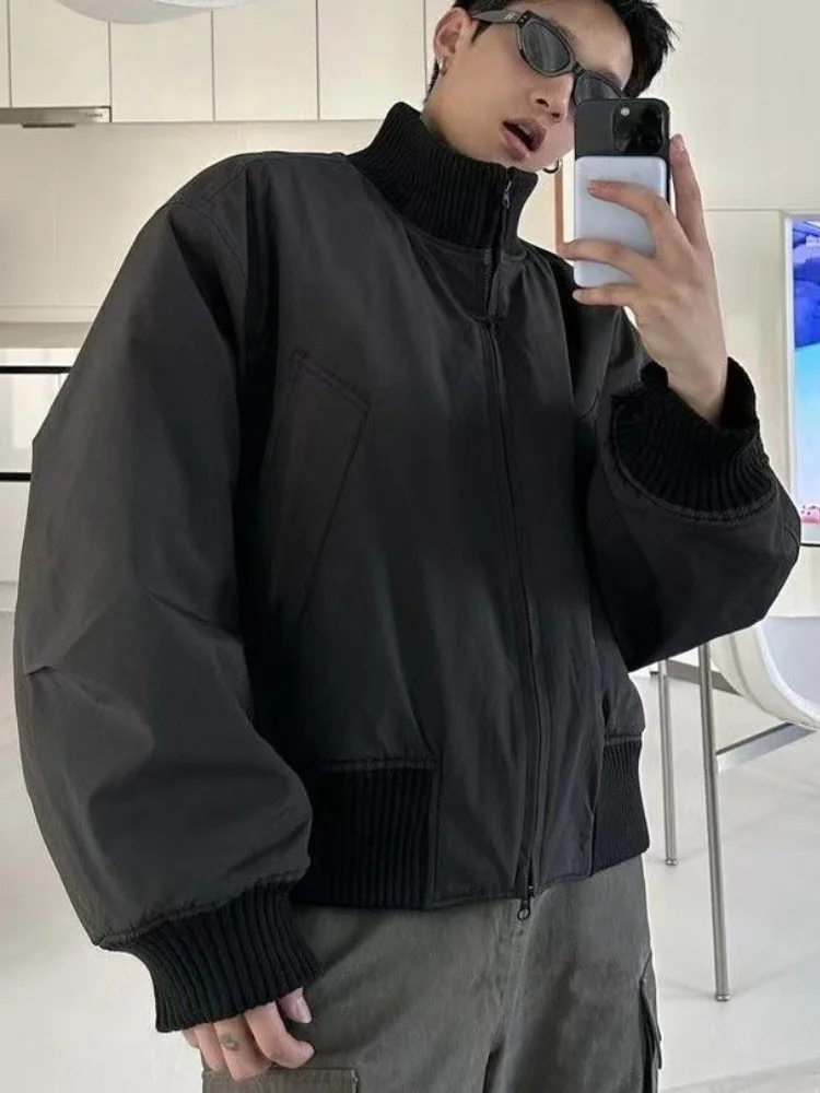 Мужская повседневная хлопковая куртка-пилот на зиму, модная, теплая, утолщенная, с воротником-стойкой на молнии, короткий рукав
Мужская повседневная хлопковая куртка-пилот на зиму, модная, теплая, утолщенная, с воротником-стойкой на молнии, короткий рукав