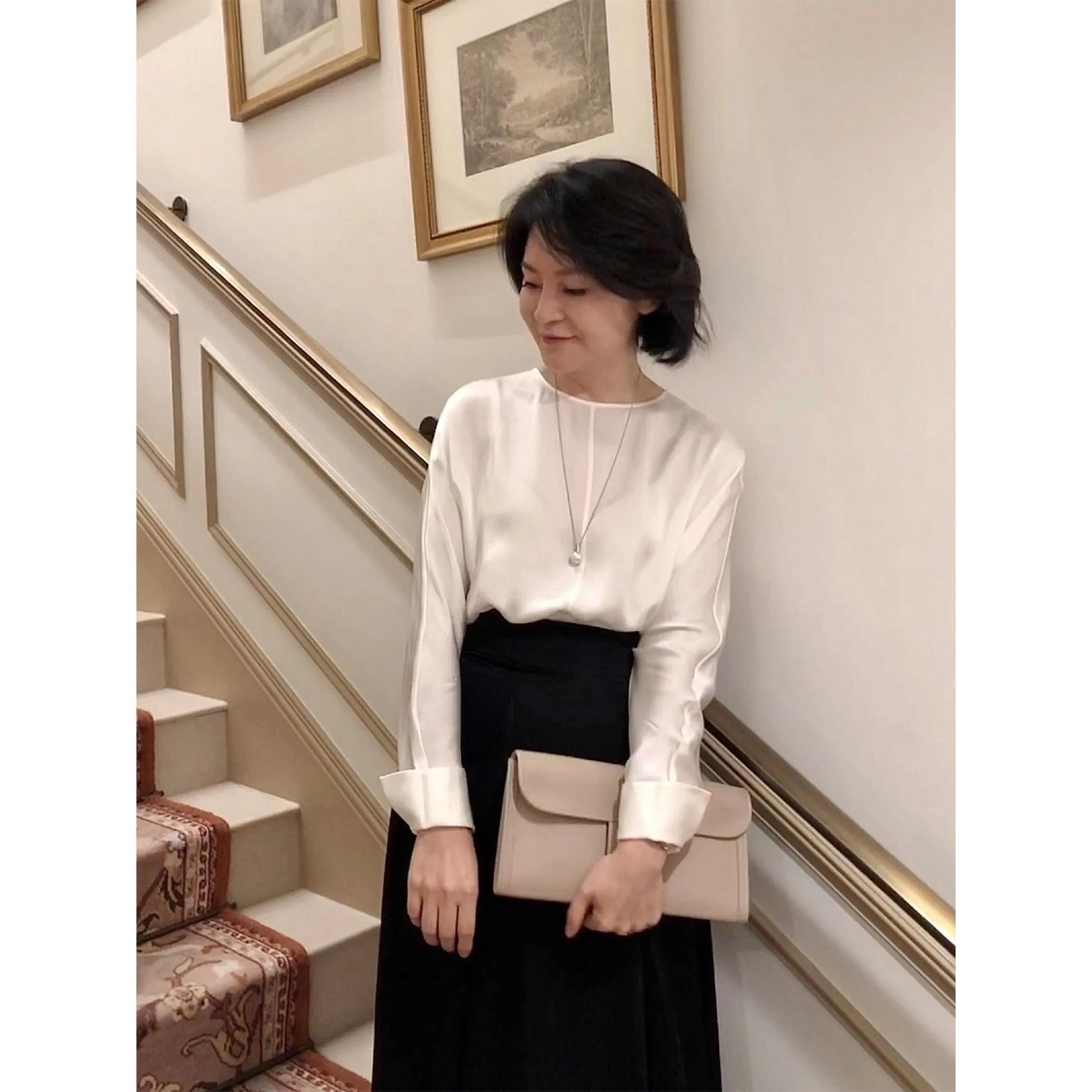 Эластичная шелковая атласная блузка с круглым вырезом, 22 мм, из натурального шелка RuienCo, простой повседневный стиль, свободный крой, длинный рукав, женская блузка
Эластичная шелковая атласная блузка с круглым вырезом, 22 мм, из натурального шелка RuienCo, простой повседневный стиль, свободный крой, длинный рукав, женская блузка