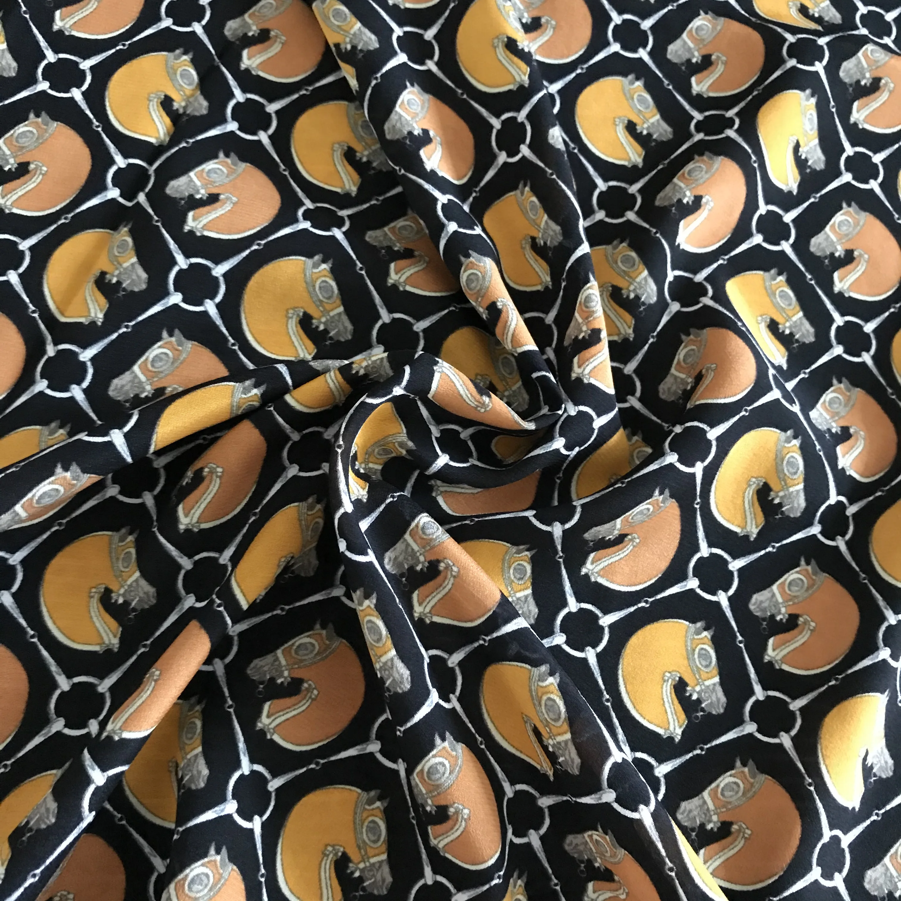 1 meter 95% Mulberry Silk 5% Spandex 15 momme Crepe Silk Fabric House Printed 138cm 54" wide by the yard XX019
1 meter 95% Mulberry Silk 5% Spandex 15 momme Crepe Silk Fabric House Printed 138cm 54" wide by the yard XX019